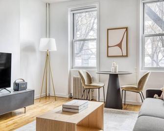 Bright Carroll Gardens 1BR w/ W/D, near WF & Waterfront, by Blueground - Brooklyn - Living room
