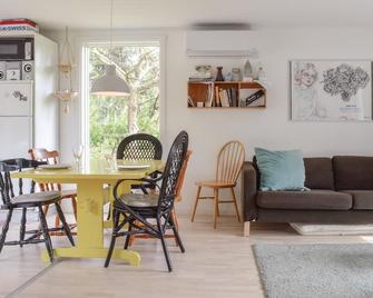 Amazing home in ølsted with WiFi - Olsted - Comedor