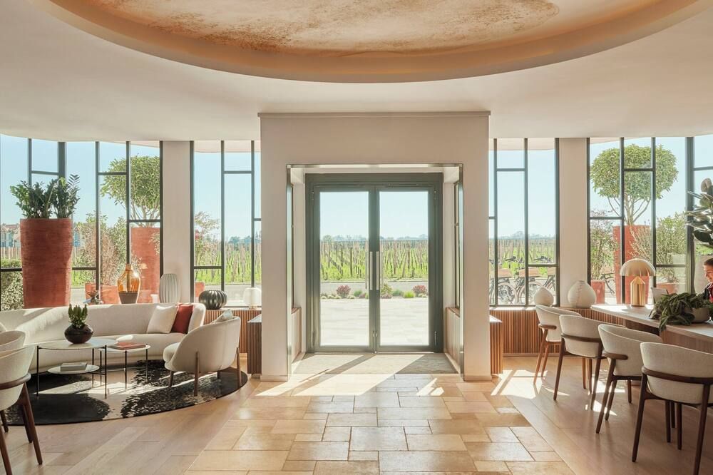Château Hôtel Grand Barrail - Saint-Émilion - Лоббі