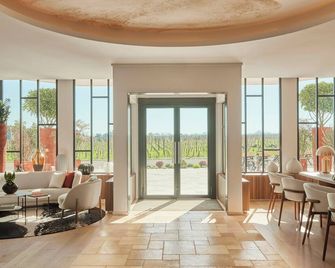 Château Hôtel Grand Barrail - Saint-Émilion - Лоббі