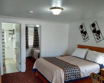 Holiday Motel - Bend - Bedroom