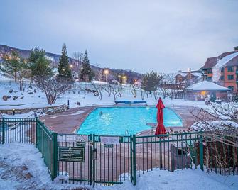 Resort Pool Hot Tubs Sauna Gym Café Sunset Views Hiking Breweries Wineries 259 - McAfee - Pool