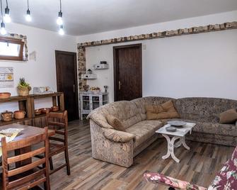 Un posto al sole - Caltanissetta - Caltanissetta - Soggiorno