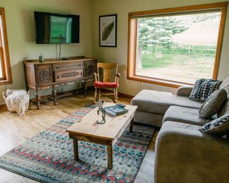 Ranch home with wide open views of the wild west. - Meeteetse - Sala de estar