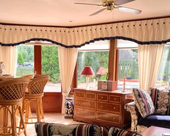 Scardroy Alford - Alford - Living room