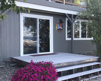 Endless Sunsets & Huge Gravel Beach & Remodeled Cottage/Cabin - Polson - Patio