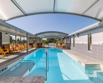 Camping maeva Escapades Le Bois Joli - Bois-de-Cené - Piscina