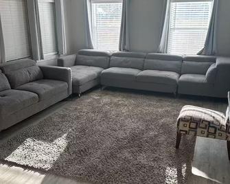 Schertz Country Farmhouse on 1 acre with Gameroom - Schertz - Living room