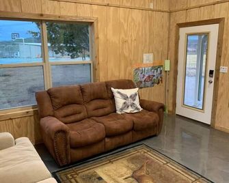Field House on Lake Godstone - Jacksboro - Living room