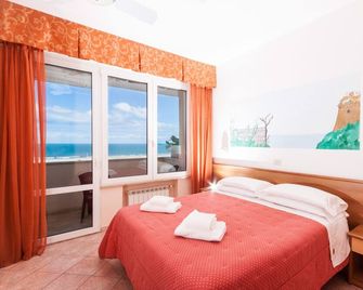 Hotel Ambasciatori - Marina Di Pietrasanta - Bedroom