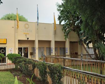 Cresta Botsalo Hotel - Palapye - Building