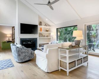 21 Water Oak at The Sea Pines Resort - Hilton Head Island - Living room