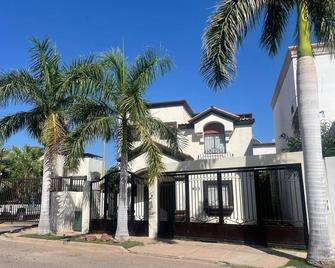 3-bedroom house in enjoyable Ciudad Obregón with WiFi, AC - Ciudad Obregón - Building