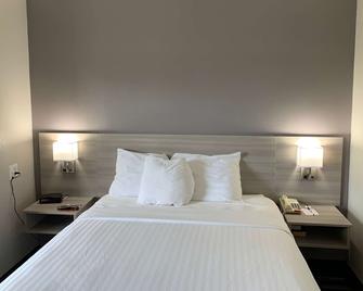 Microtel Inn & Suites by Wyndham Charlotte Airport - שרלוט - חדר שינה