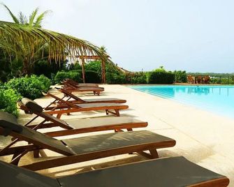 Les Manguiers De Guereo - Guérèw - Piscina