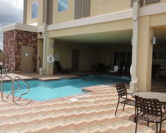 Holiday Inn Express & Suites George West - George West - Piscina