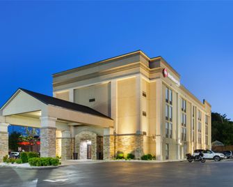 Best Western Plus Belle Meade Inn & Suites - נאשוויל - בניין