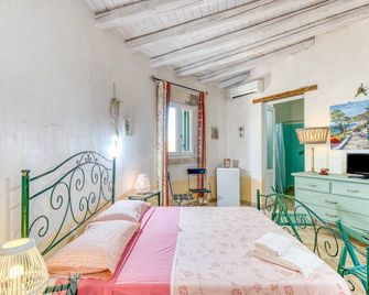 Apartment 'Baccole - Trullo Grande' with Shared Terrace, Private Garden and Air Conditioning - Gagliano del Capo - Bedroom