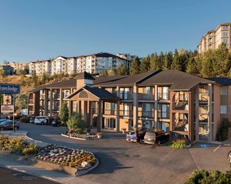 Travelodge by Wyndham Kamloops Mountview - קאמלופס - בניין