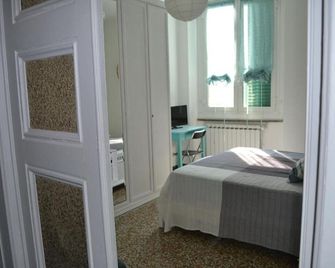 B&B Ligustico - 熱那亞 - 臥室