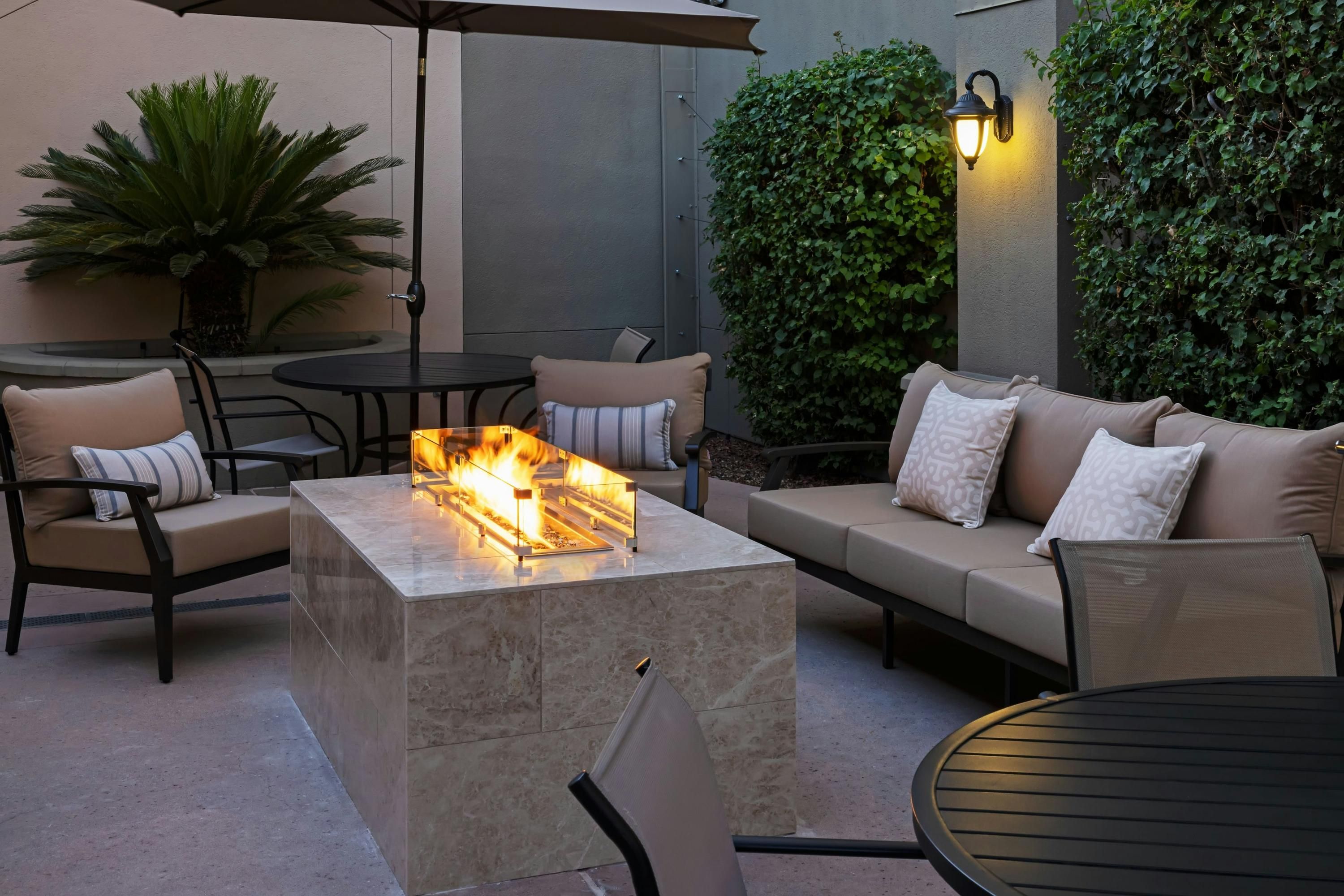 Courtyard by Marriott Los Angeles Baldwin Park - Baldwin Park - Patio