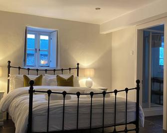 Legan Castle Farmhouse Irish Countryside Escape with Hot Tub - Thomastown
