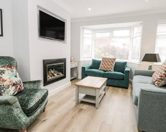 Sam's Place - Whitby - Living room