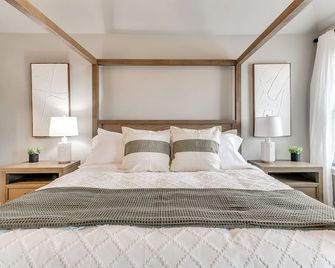Bright & Cozy Comfort on 158th - Edmond - Bedroom