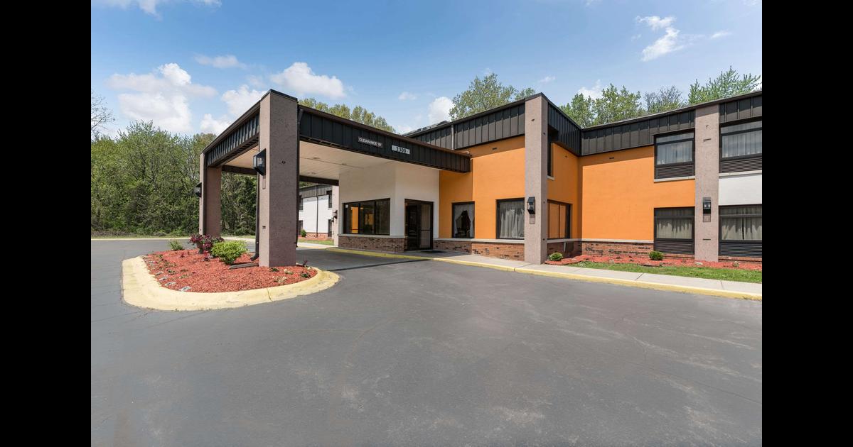 Quality Inn Suites 46 7 4 Portage Hotel Deals Reviews