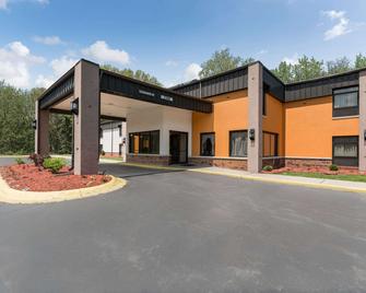 Quality Inn & Suites - Portage - Building