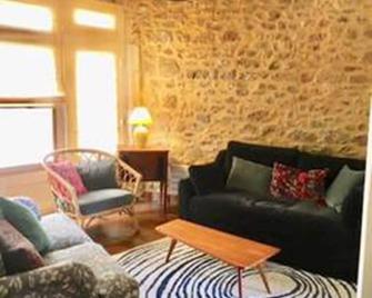 Heart Of Medieval Beau Village Belves- Townhouse With Terrace And Garden - Pays-de-Belvès - Living room