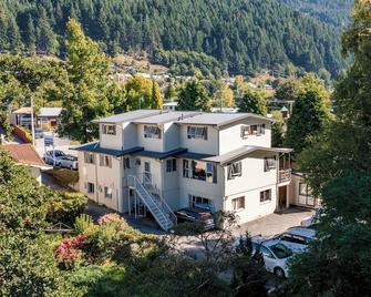 The Flaming Kiwi Backpackers - קווינסטאון - בניין