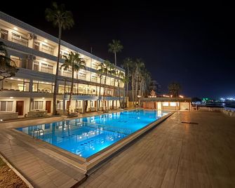 Lades Hotel - Taşucu - Piscina