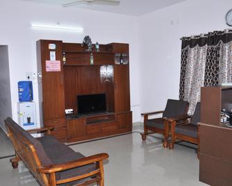 Kiruba Castle - Pallāvaram - Living room