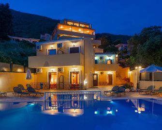 Corfu Secret - Ipsos - Pool