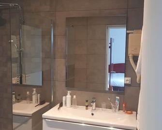 Hotel Le Clemenceau - Valenciennes - Badkamer