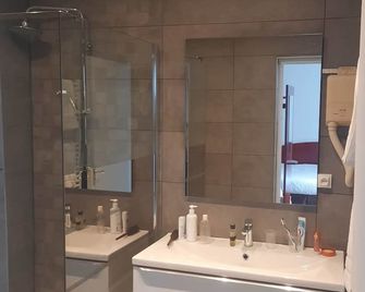 Hotel Le Clemenceau - Valenciennes - Bathroom
