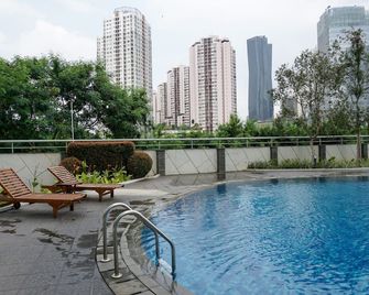 Nice And Comfort 1Br At The Wave Kuningan Apartment - Yakarta - Piscina