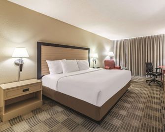 Ramada by Wyndham Fairfield NJ - פיירפילד - חדר שינה
