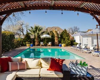 Sleeps 30- Heated Private Pool, 20 Miles from Zion National Park - Hurricane - Pool