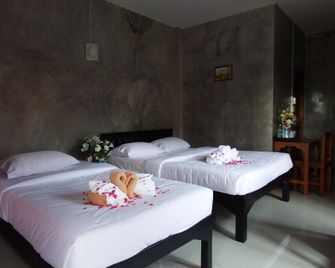 Pon-Pon & Nuan-La-Or - Phrae - Bedroom