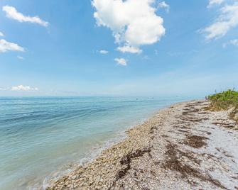 Nautical Bliss on Nicholson Unit B - Clearwater - Beach