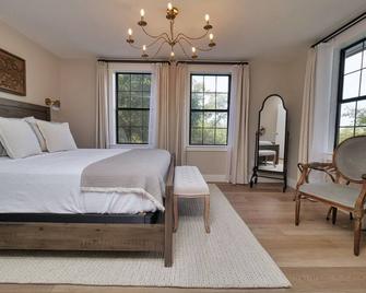 Peaceful pet & family friendly MotherLode Cabin - steps to historic Sutter Creek - Sutter Creek