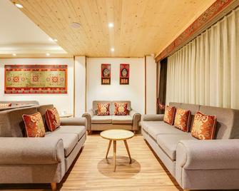 Summit Swiss Heritage Hotel & Spa - Darjeeling - Living room