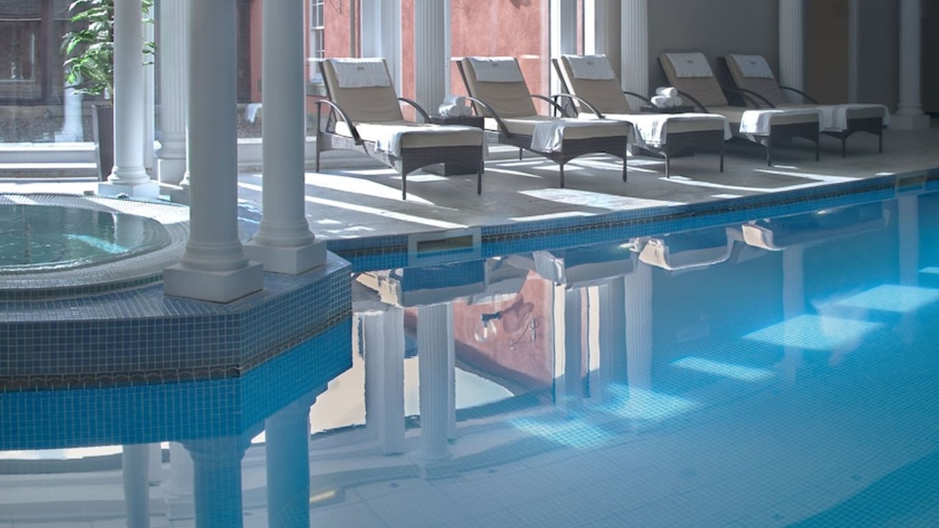 ماكدونالد ليندن هول جولف آند كنتري كلوب