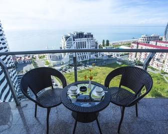 Hotel Corner Inn - Batumi - Balcony