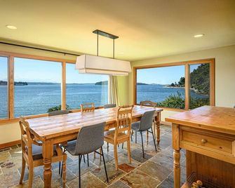 Vashon Beachfront Retreat with Breathtaking Views - Vashon - Comedor