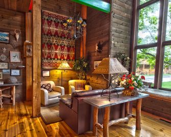 Drummond Island Resort - Drummond - Lounge