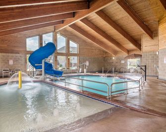 AmericInn by Wyndham Fargo West Acres - Fargo - Piscina