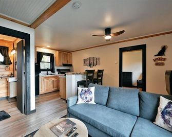 Wolfs Den at The Spot on Buskey Bay in Iron River, WI - Iron River - Living room